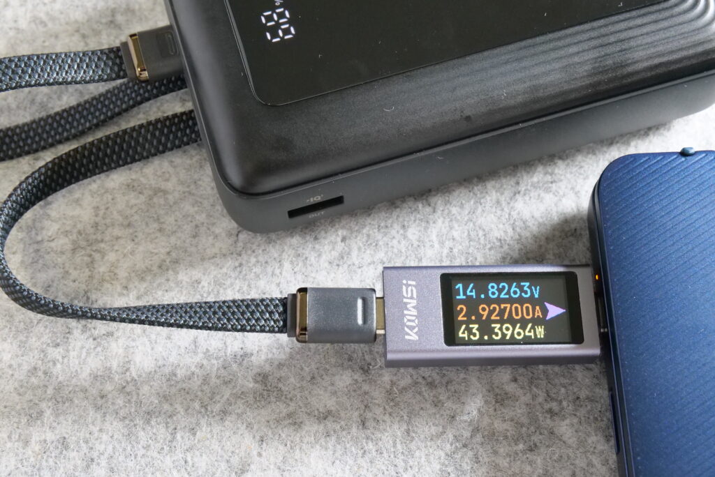 Anker Zolo Power Bank20000mAhが45W出力しているところの写真